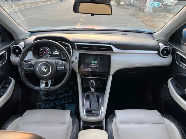 Car image 14
