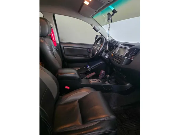 Car image 9