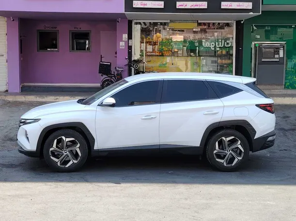 Car image 8