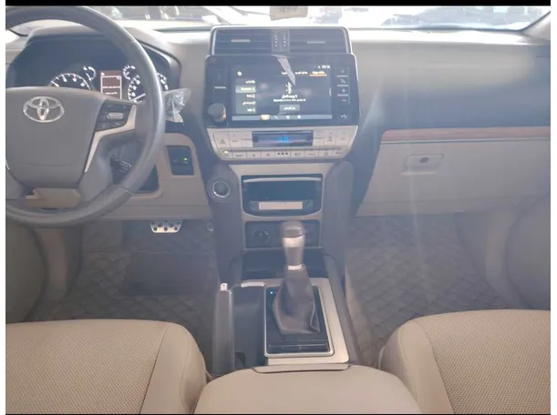 Car image 24