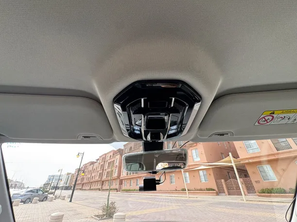 Car image 24