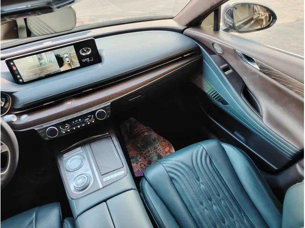 Car image 21