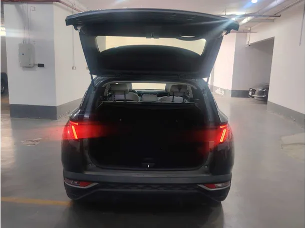 Car image 20