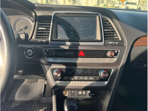 Car image 16