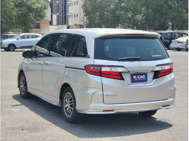 Car image 7