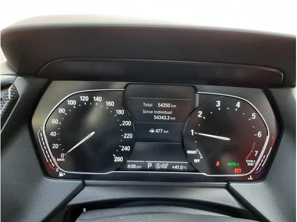 Car image 18