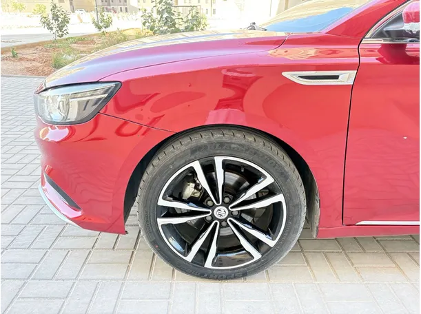 Car image 9