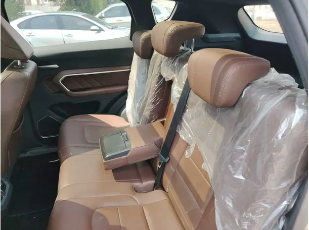 Car image 18