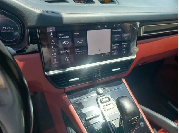 Car image 18