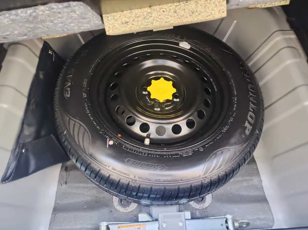 Car image 28
