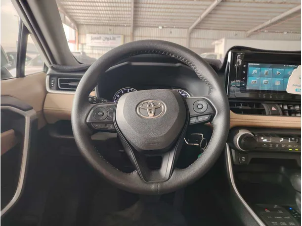 Car image 18
