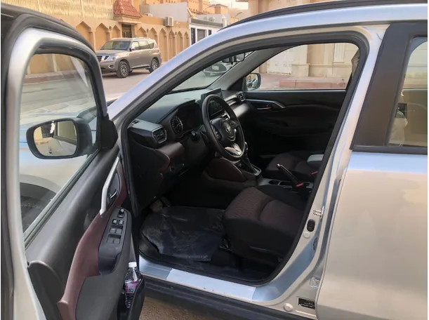 Car image 12