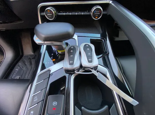 Car image 17
