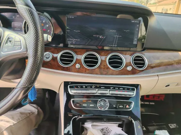 Car image 27