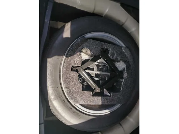 Car image 42