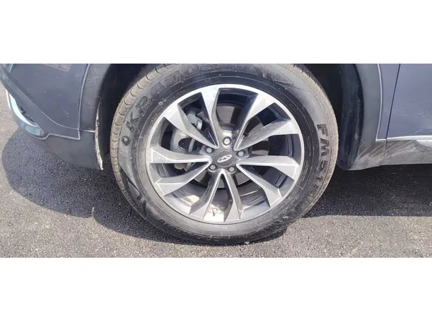 Car image 9