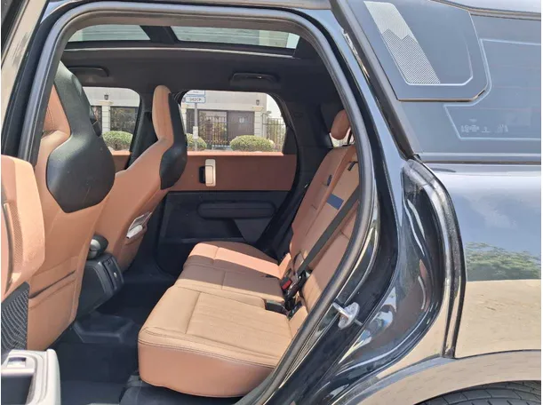 Car image 13