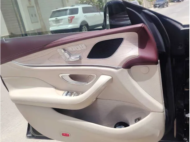 Car image 26