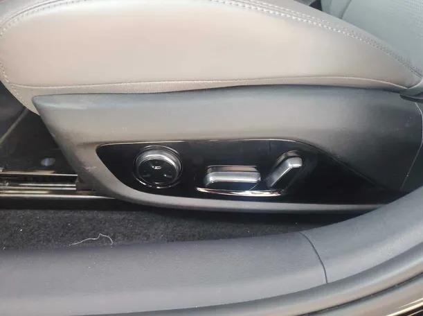 Car image 31