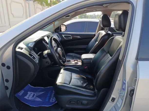 Car image 12