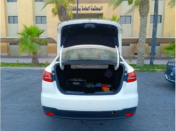 Car image 27