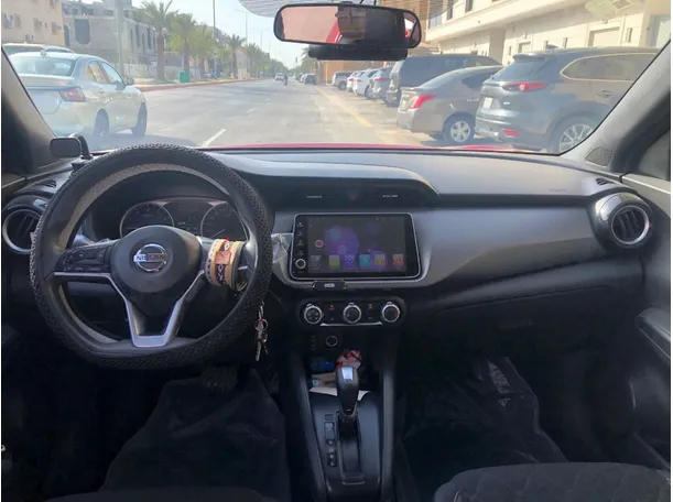 Car image 14