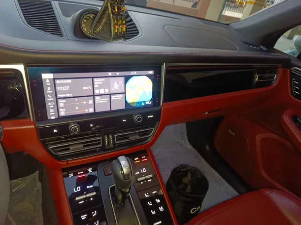 Car image 24