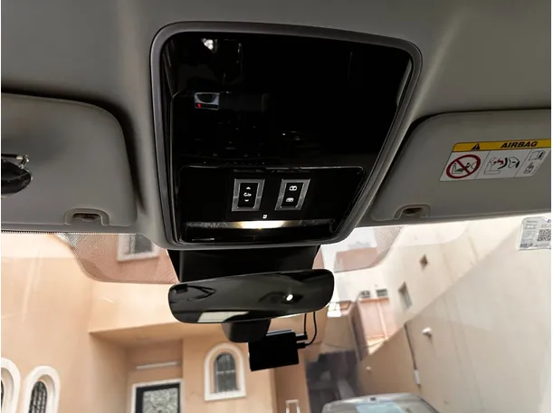 Car image 26