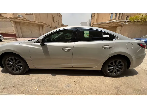 Car image 8
