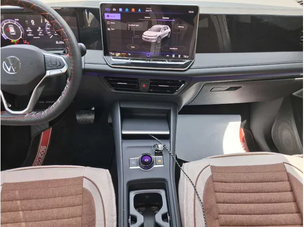 Car image 16