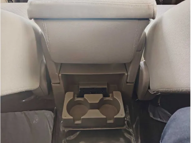 Car image 26