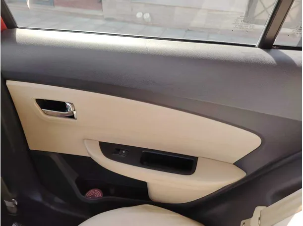 Car image 34