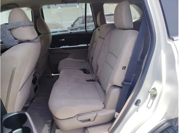 Car image 16