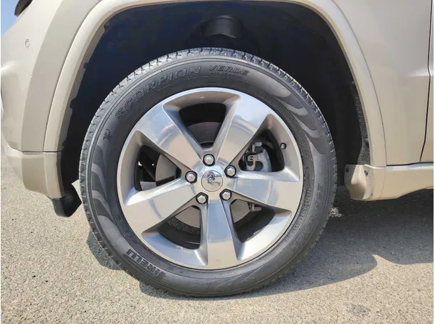 Car image 9