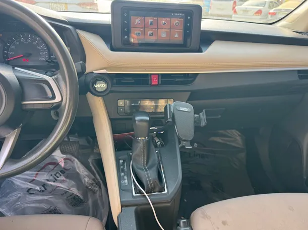 Car image 15