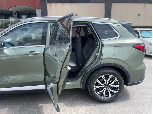 Car image 14