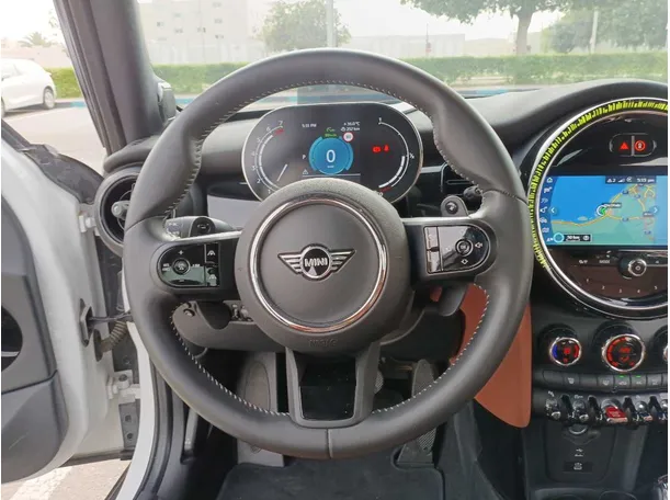 Car image 17