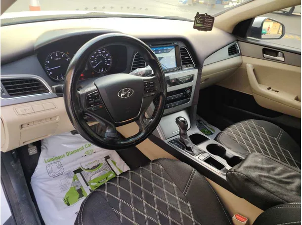 Car image 12
