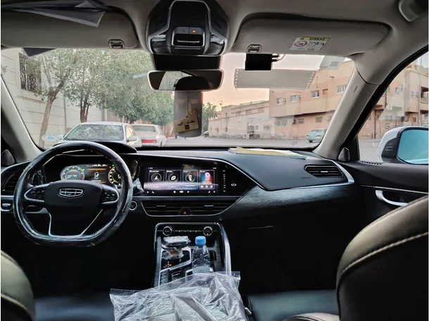 Car image 16