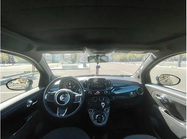 Car image 14