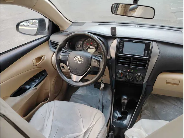 Car image 19