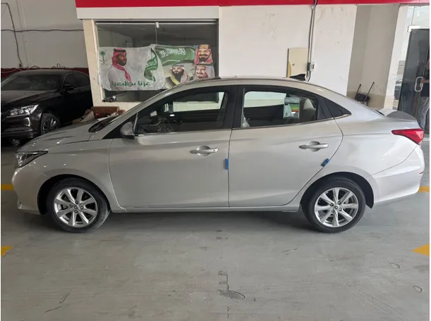 Car image 8