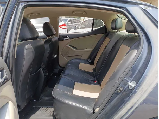 Car image 13