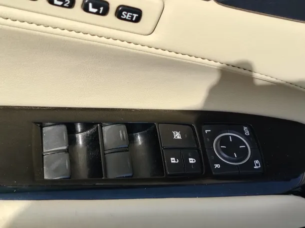 Car image 26