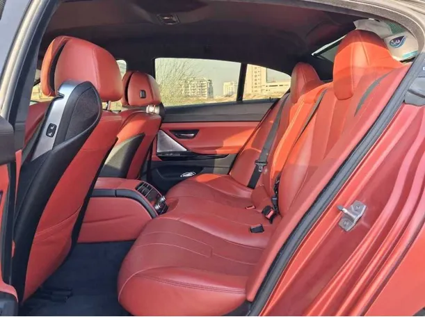Car image 13
