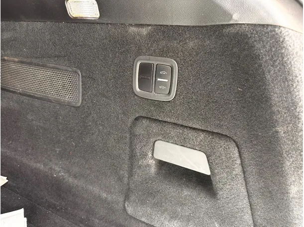 Car image 28