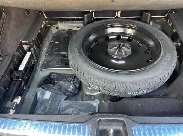 Car image 28