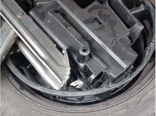 Car image 23