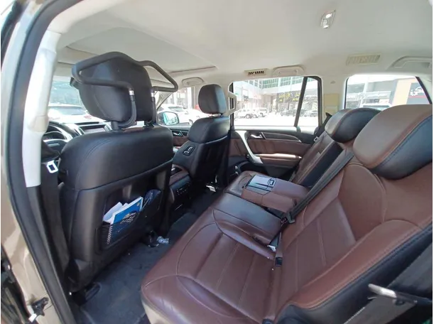 Car image 13