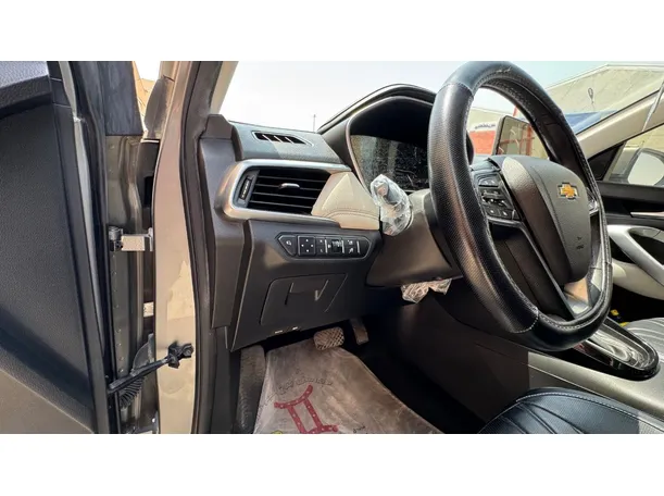Car image 26